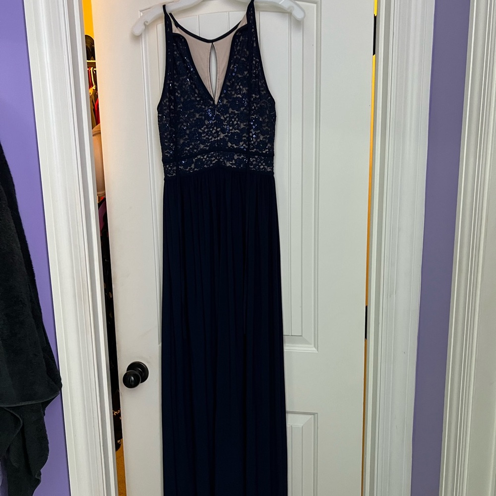 Size 8 David’s Bridal Navy bridesmaids gown. Worn once in a wedding.